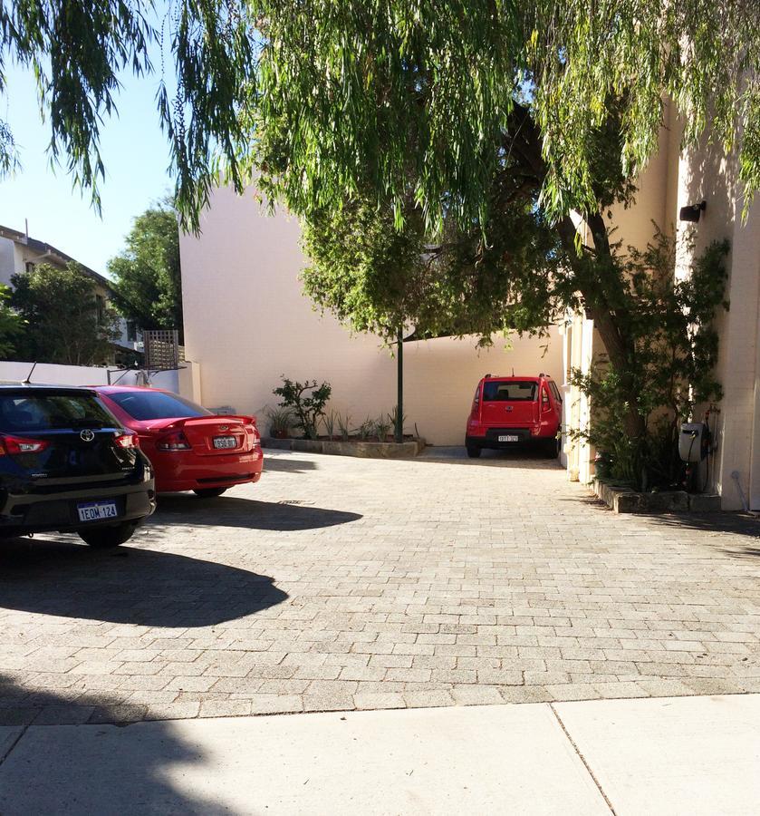 Kenata-Fairway Apartment Hotel Perth Esterno foto